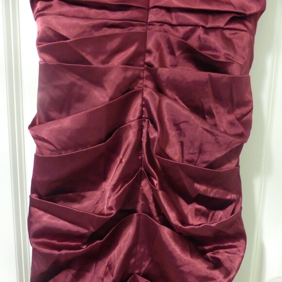 NWT LE CHATEAU reddish plum silky satin ruched cocktail party dress - Picture 4 of 15